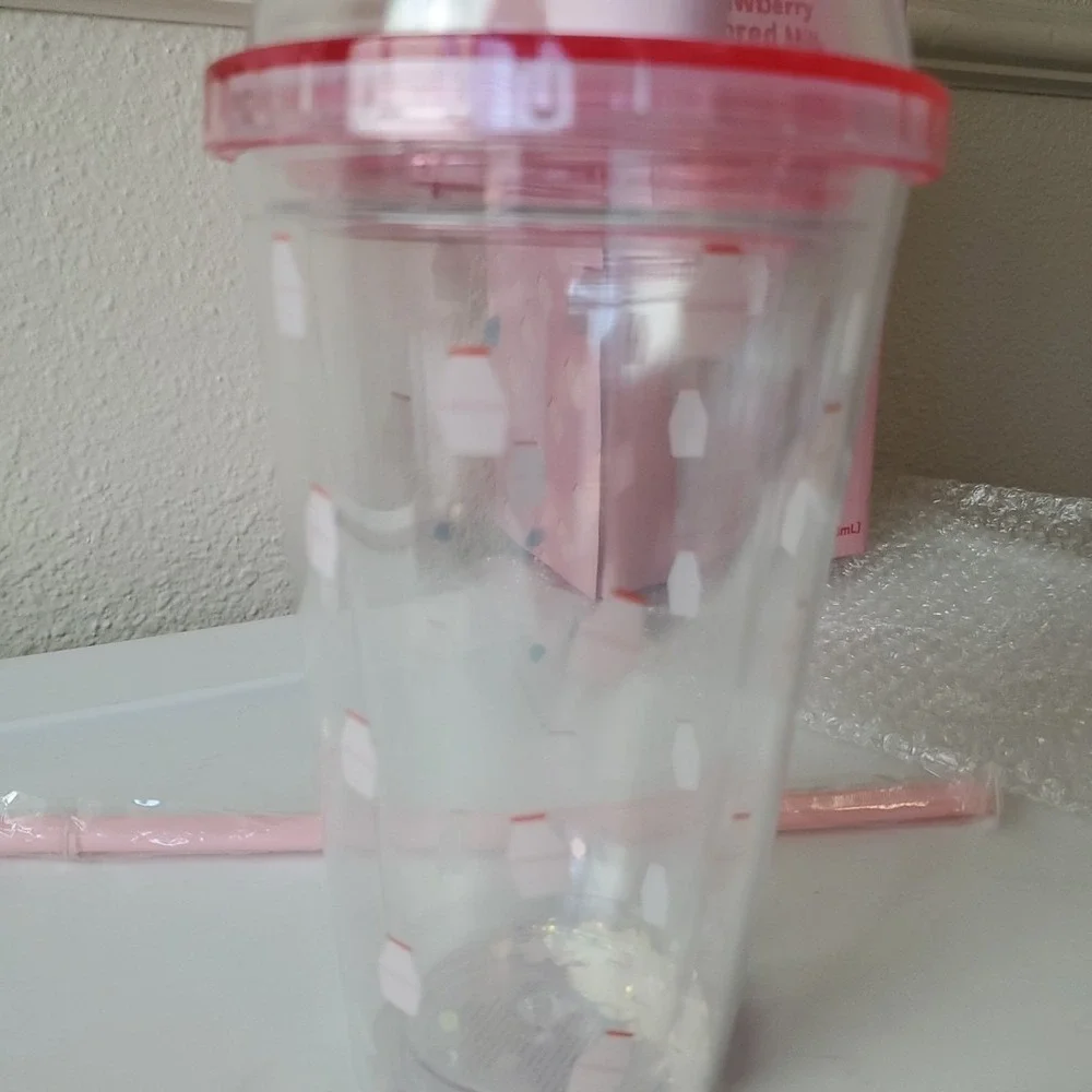 Binggrae Strawberry Flavored Milk Cold Cup 15oz Tumbler with Straw Dome Lid NEW
